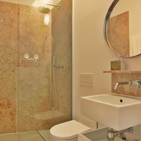 Five Stars Combro 7 Lisbon